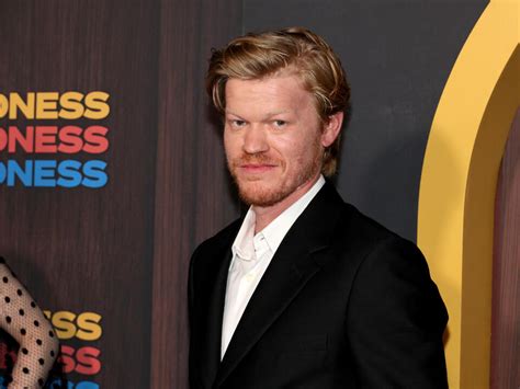 Jesse Plemons reveals how much weight he lost without。